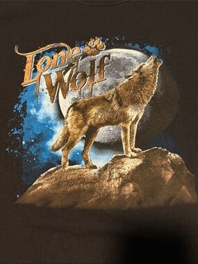Lifestyle Classics Lone Wolf Howling Graphic T-Shirt size M